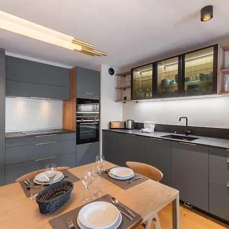 Neuf Avec Cuisine Equipee Et Parking A Meribel - Fr-1-565-80 * Les Allues